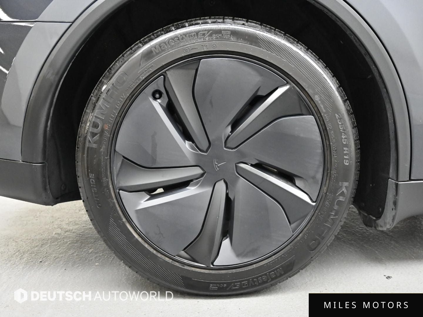 Tesla Model Y 2025 — миниатюра 5