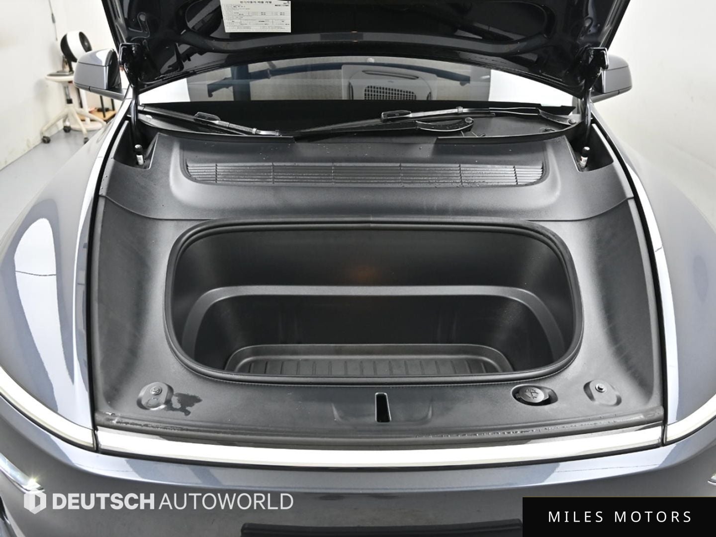 Tesla Model Y 2025 — миниатюра 6