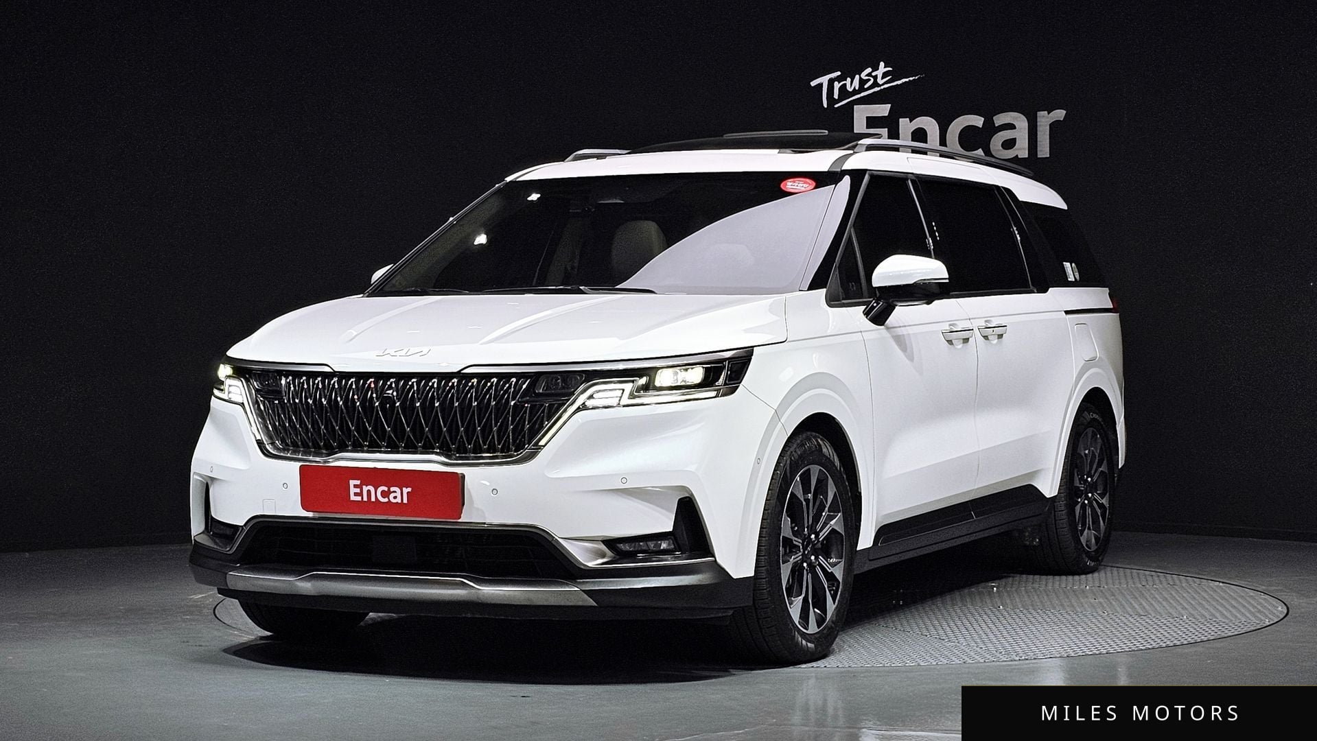 Kia Carnival 2023 — фото 1 из 12