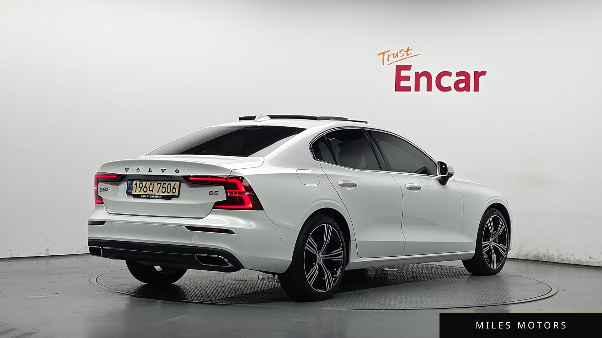 Volvo S60 2021 — фото 1 из 12