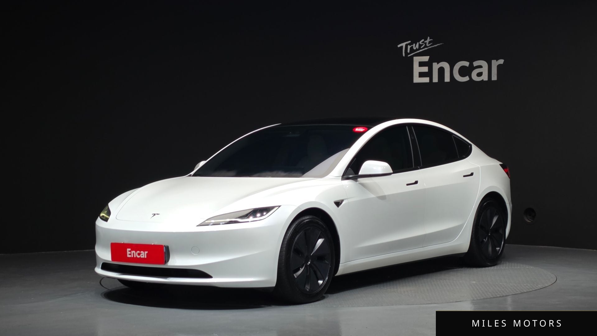 Tesla Model 3 2024 — фото 1 из 12