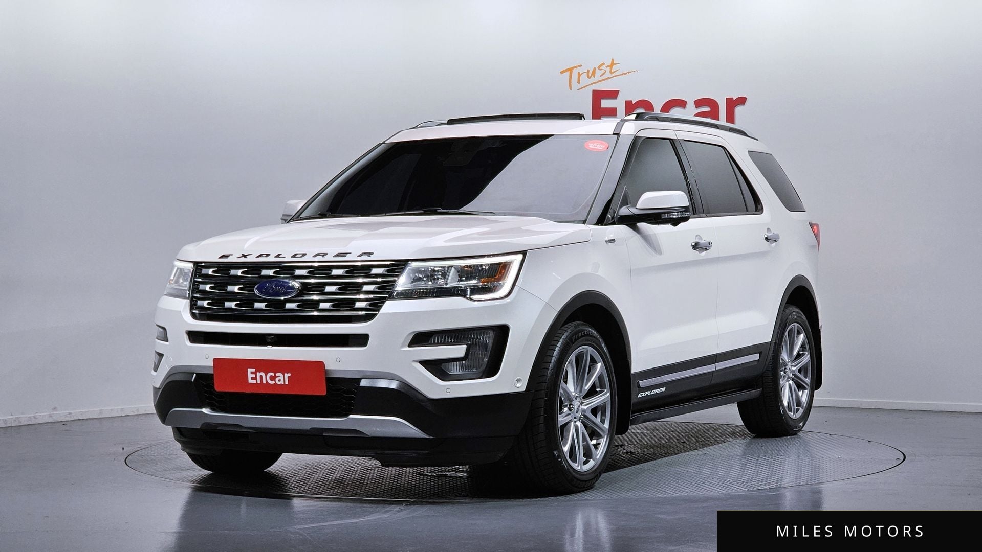 Ford Explorer 2017 — фото 1 из 12