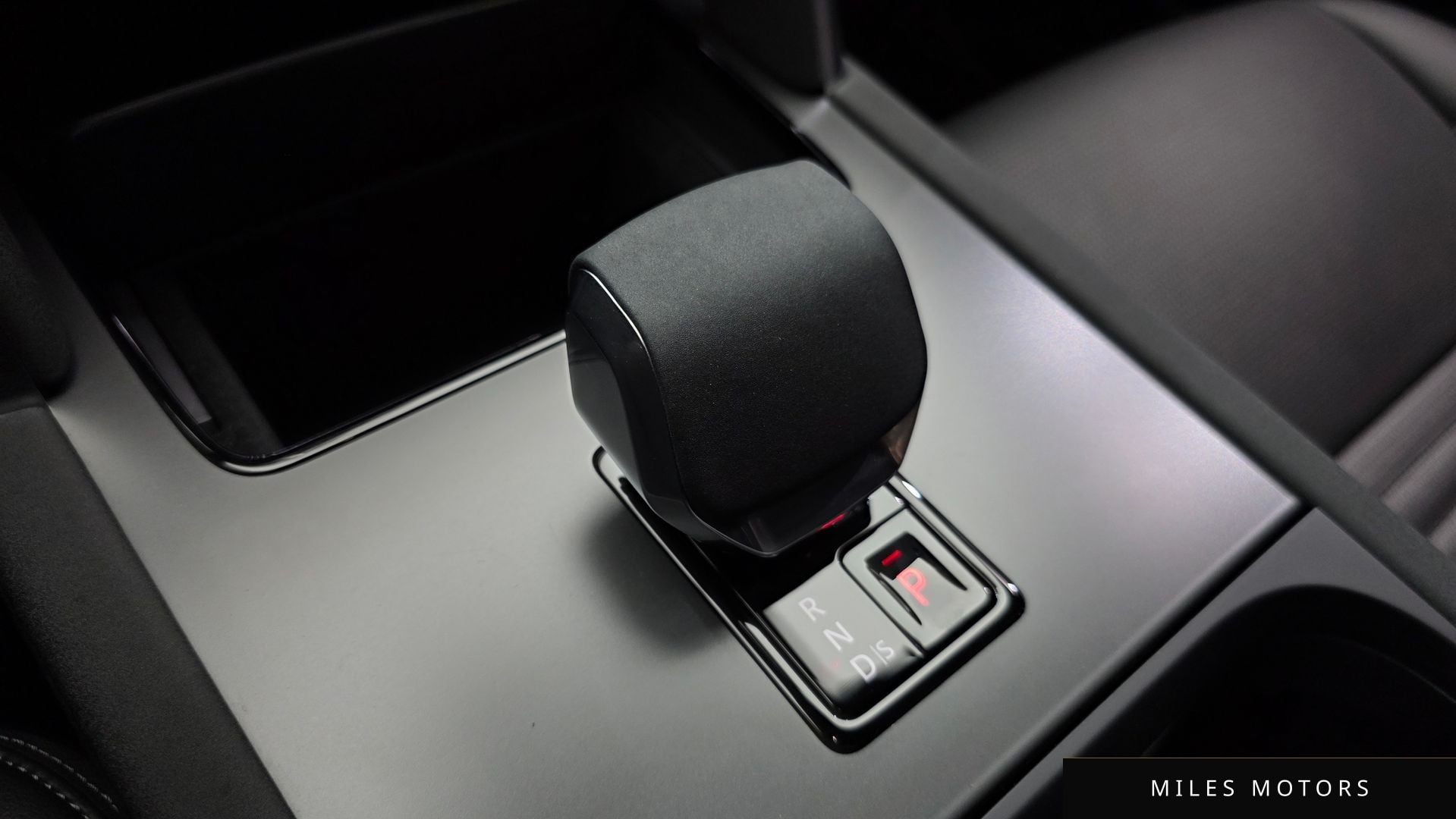 Land Rover Discovery Sport 2024 — миниатюра 9