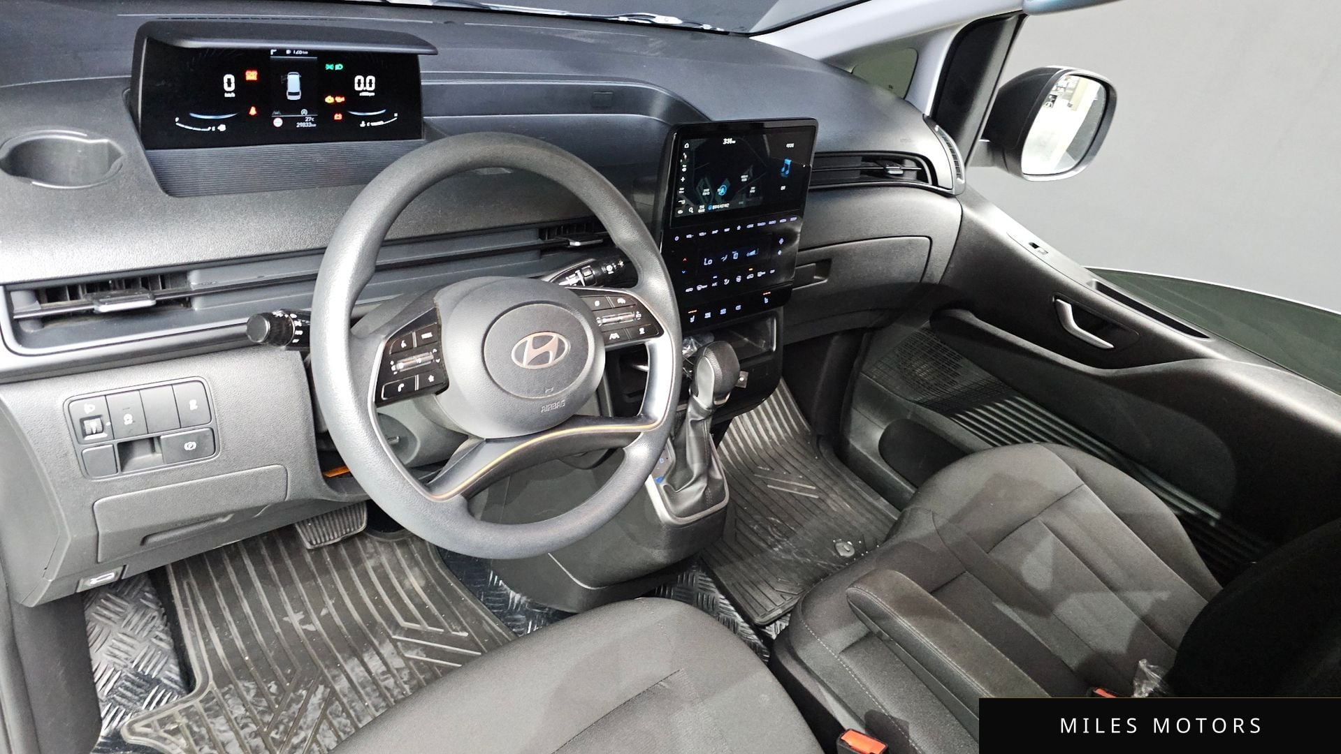 Hyundai Staria 2025 — миниатюра 10