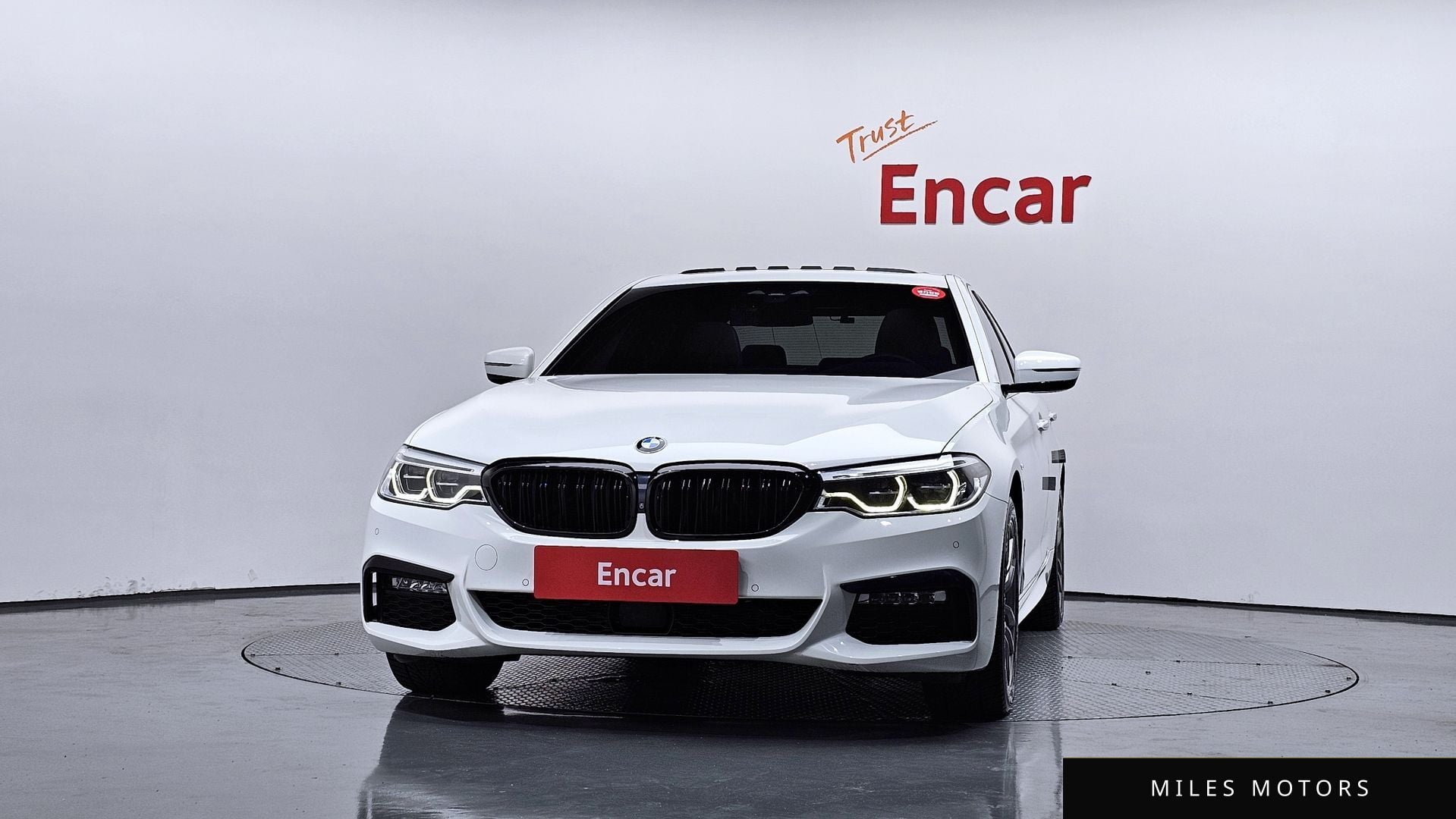 BMW 5 Series (G30) 2018 — миниатюра 3