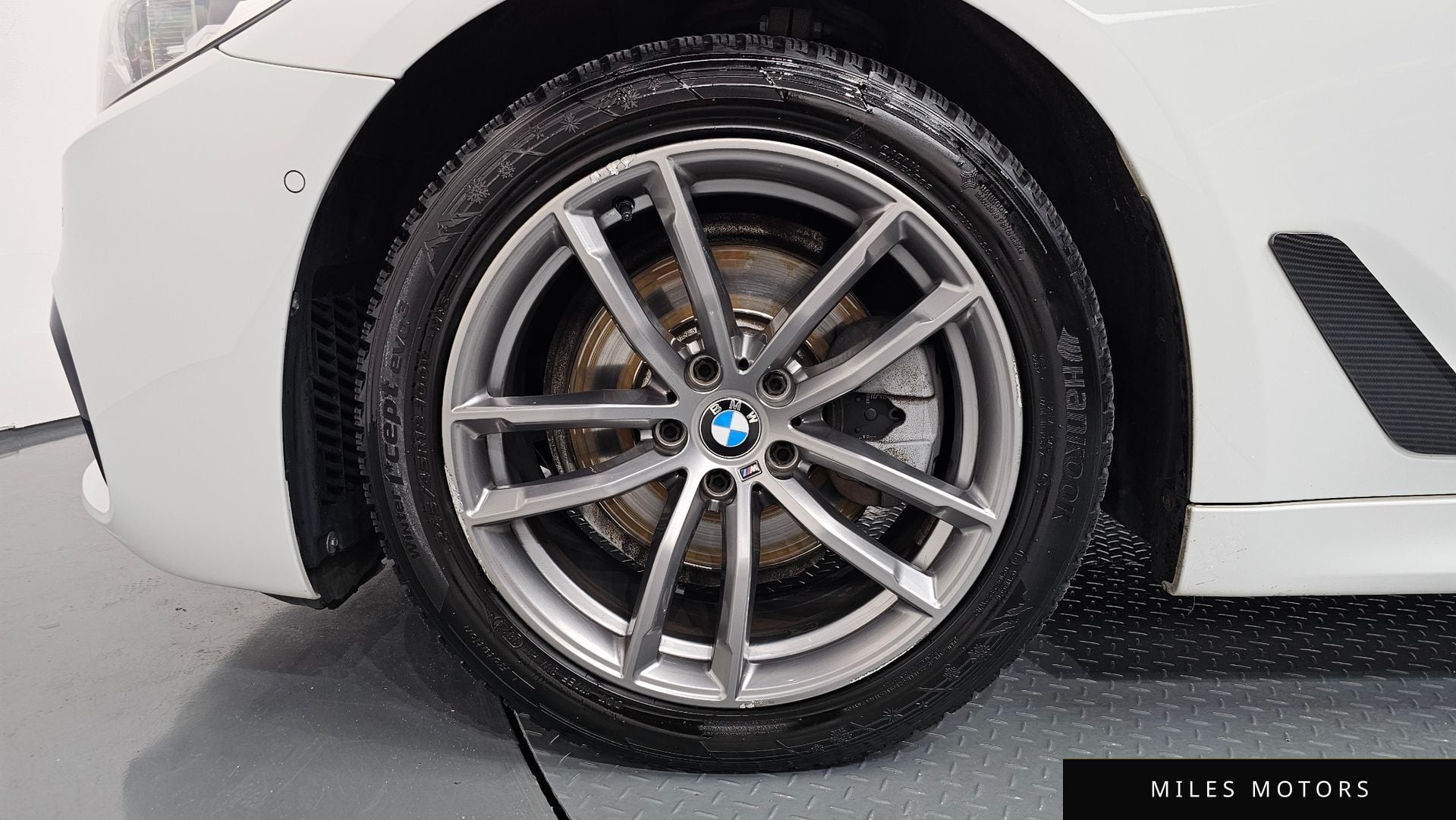 BMW 5 Series (G30) 2018 — миниатюра 5