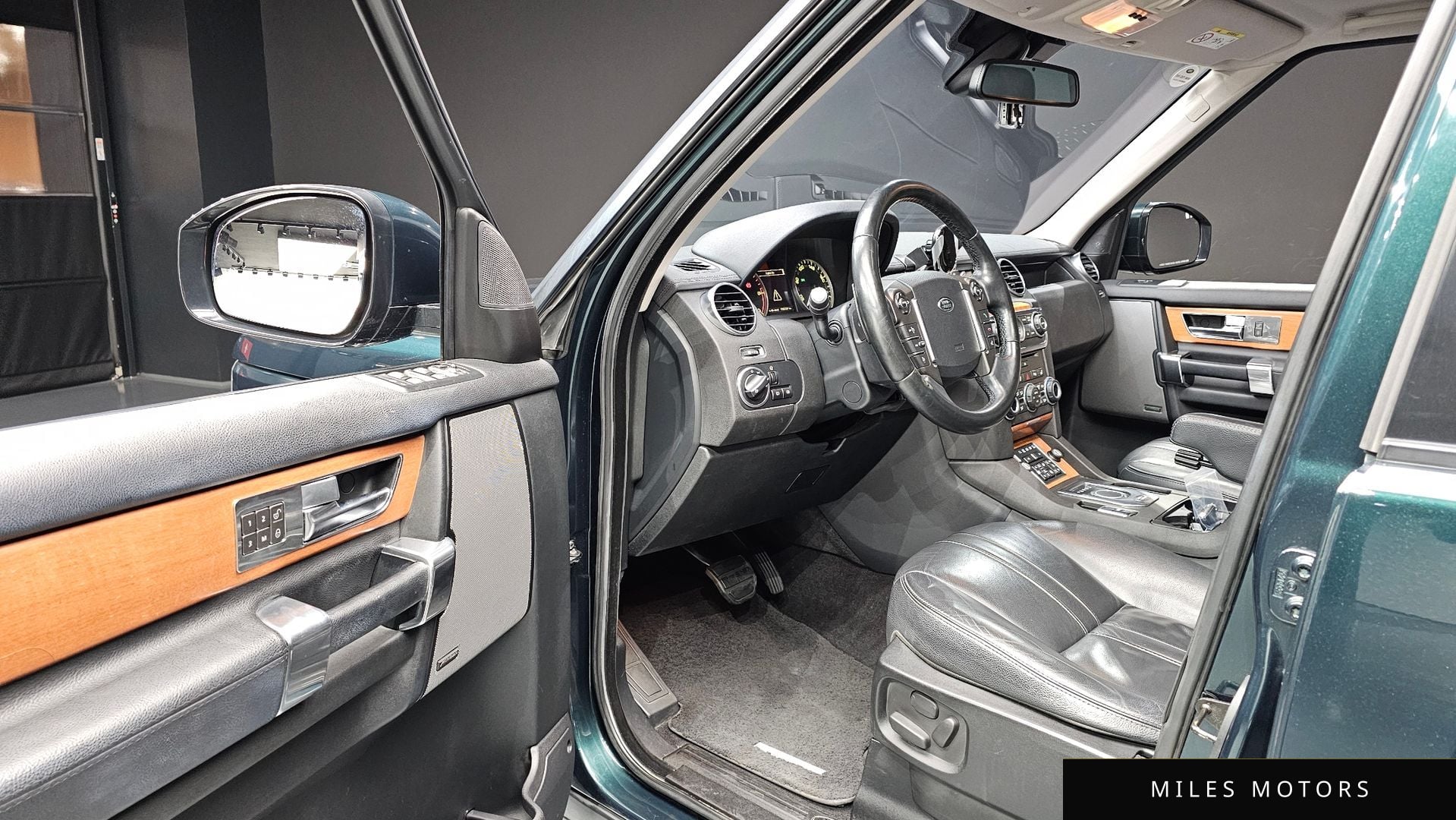 Land Rover Discovery 2015 — миниатюра 10