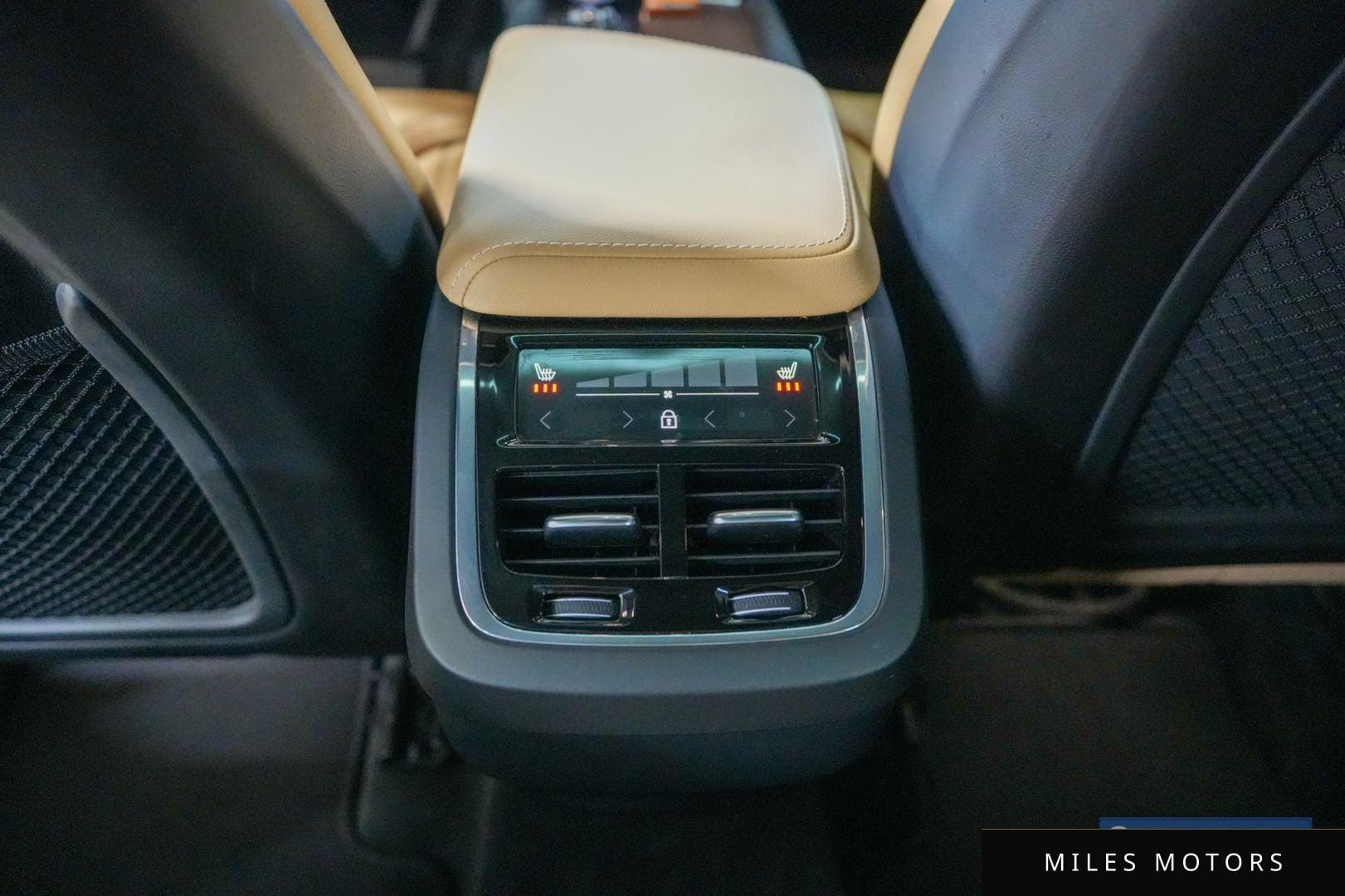 Volvo XC60 2024 — миниатюра 12