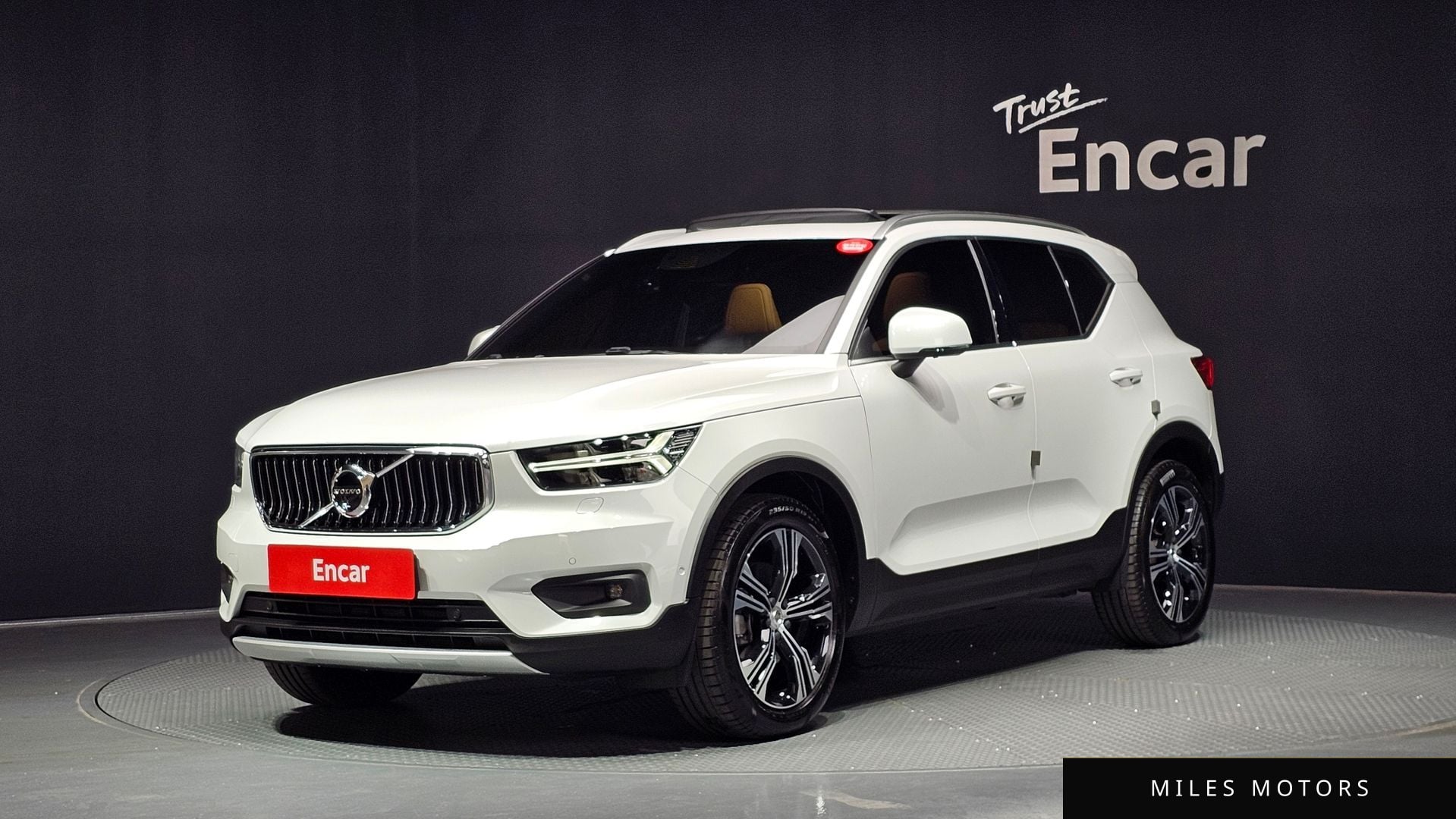 Volvo XC40 2021 — фото 1 из 12