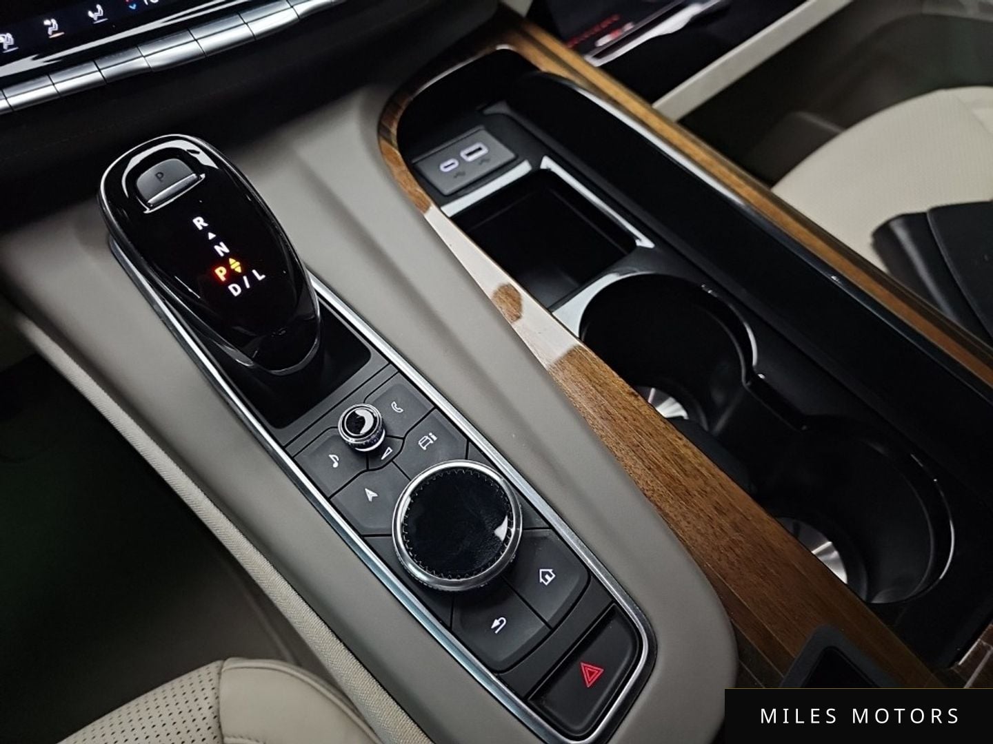Cadillac Escalade 2021 — миниатюра 9