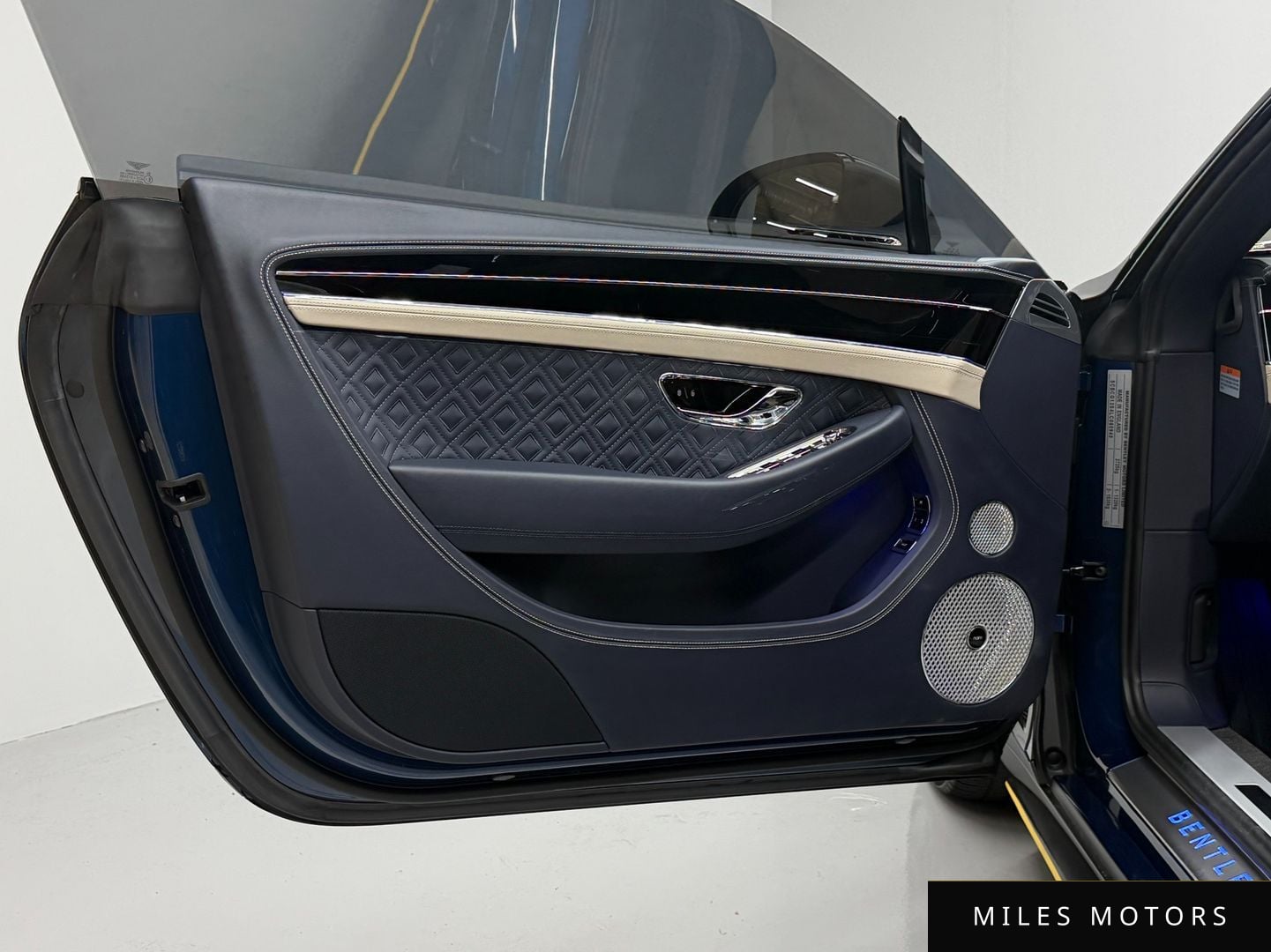Bentley Continental GT 2020 — миниатюра 7