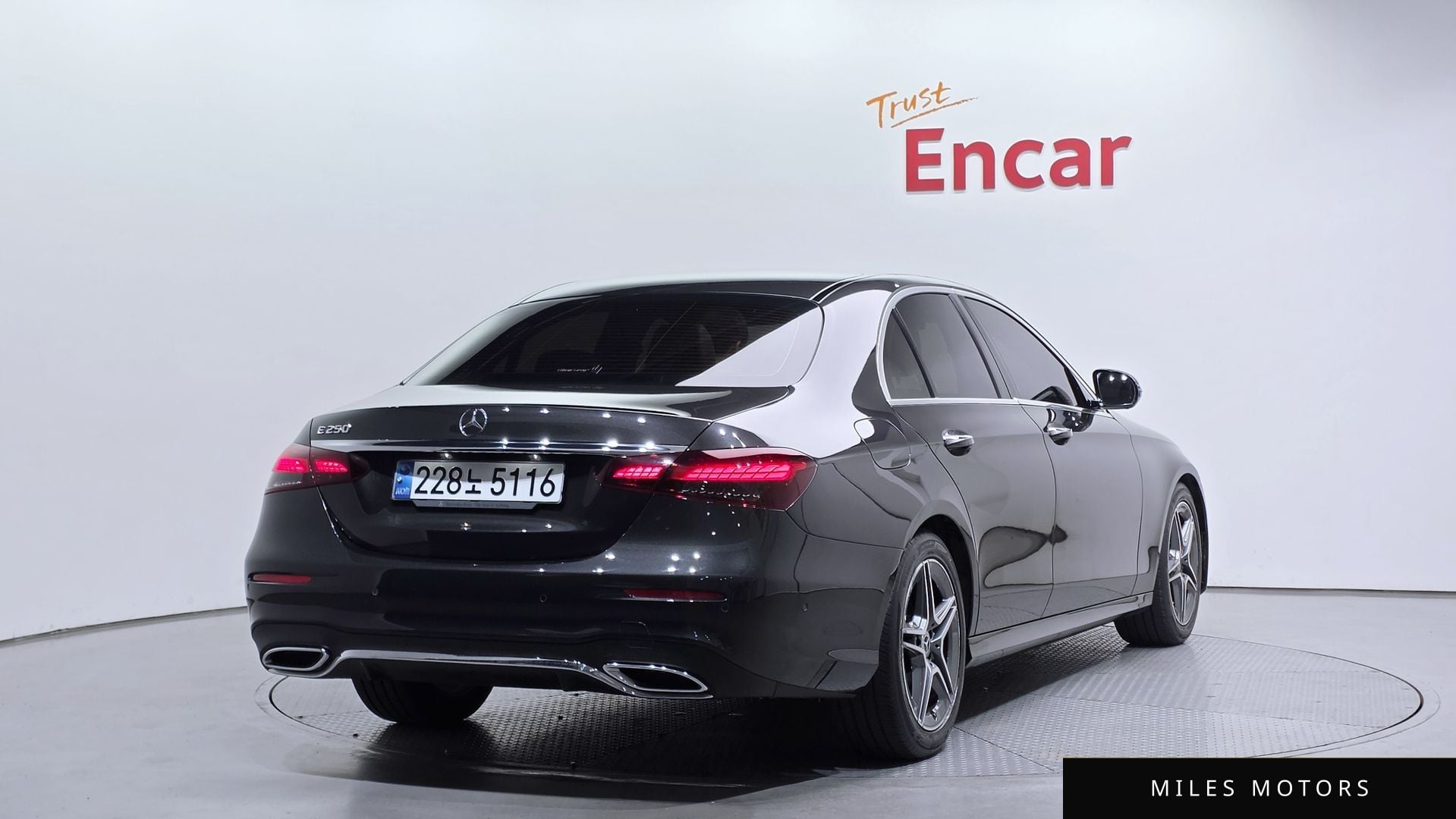 Mercedes-Benz E-Class W213 2023 — миниатюра 2