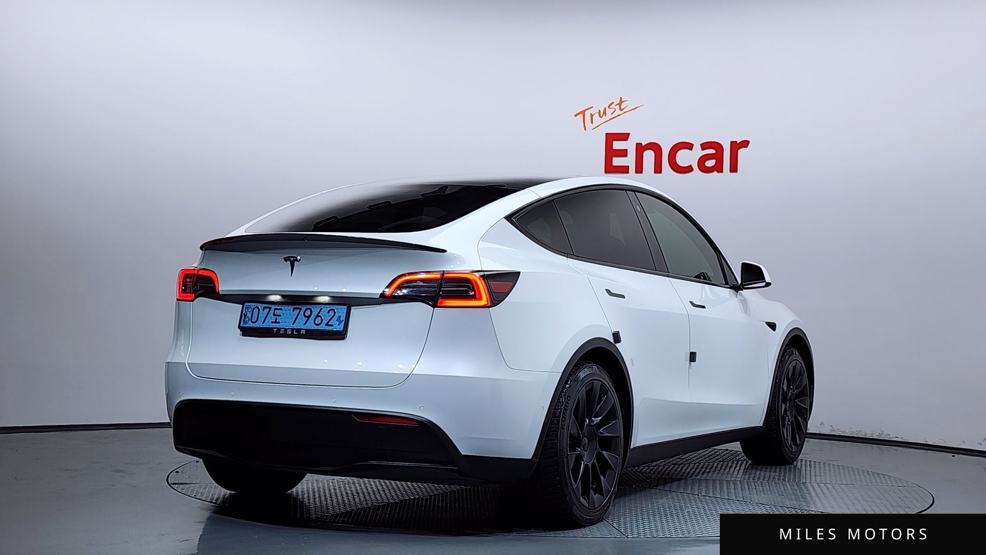 Tesla Model Y 2021 — миниатюра 2