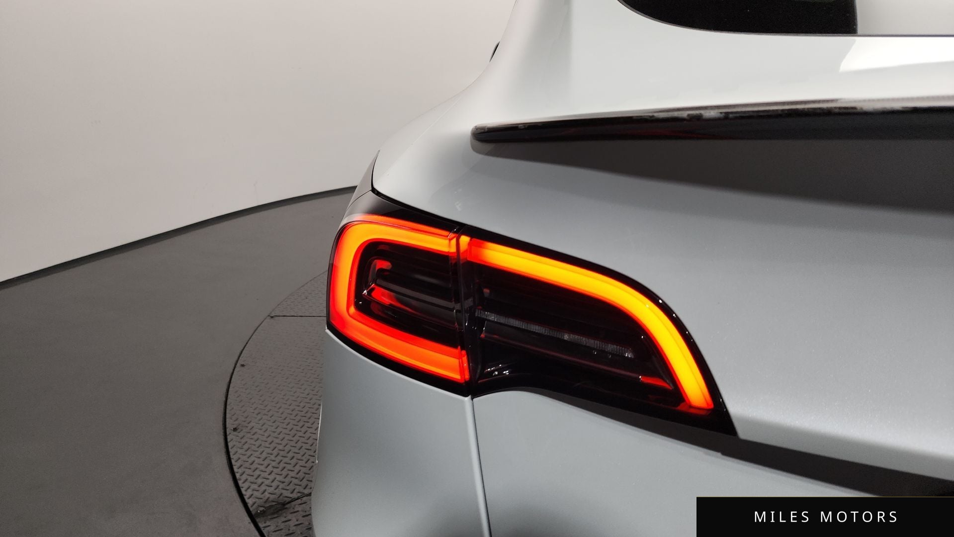 Tesla Model Y 2021 — миниатюра 9