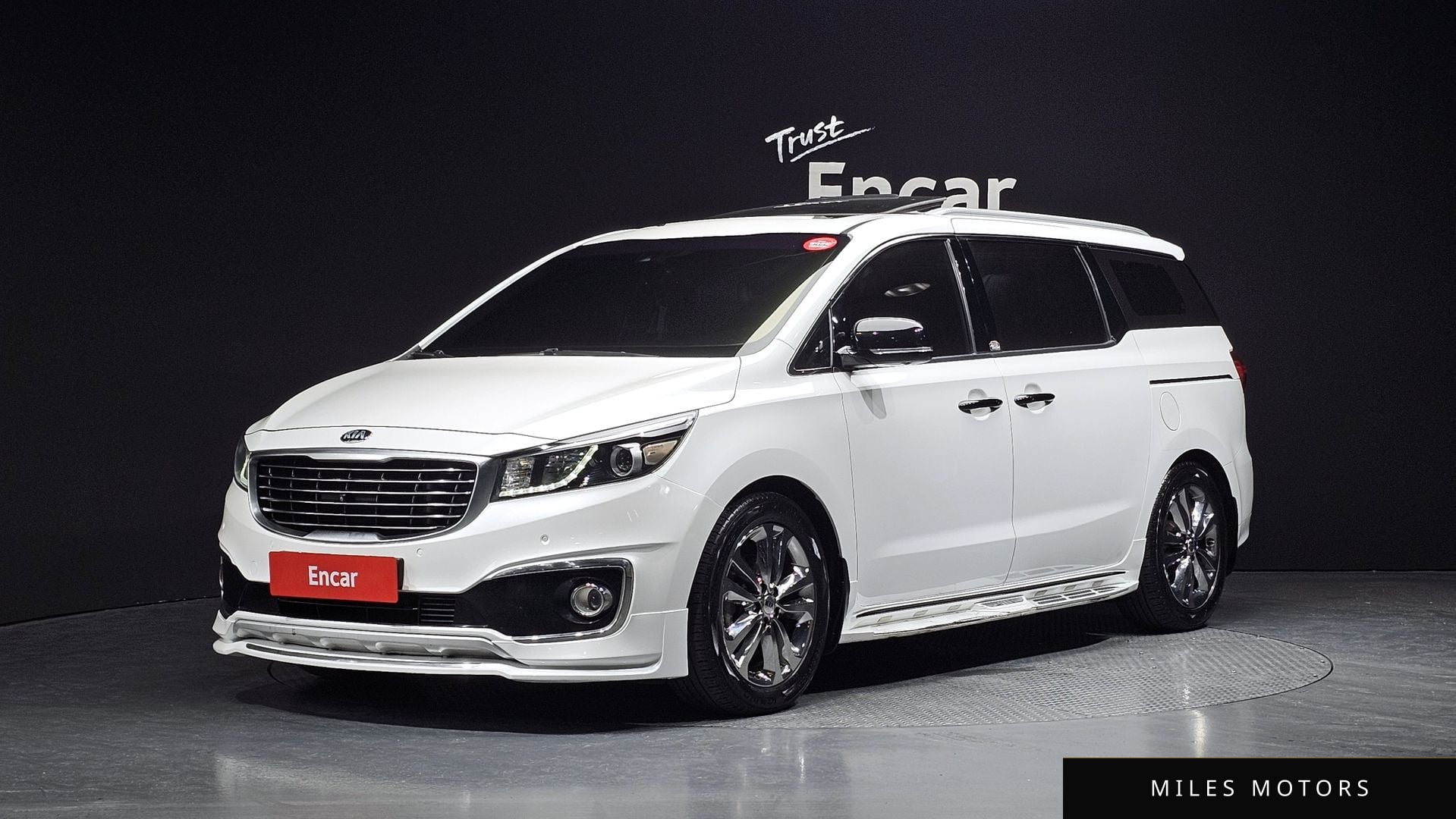 Kia Canival 2017 — фото 1 из 12