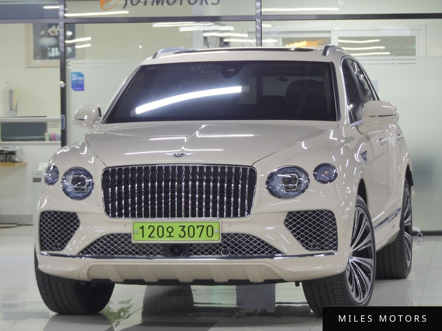 Bentley Bentayga 2024 — фото 1 из 12