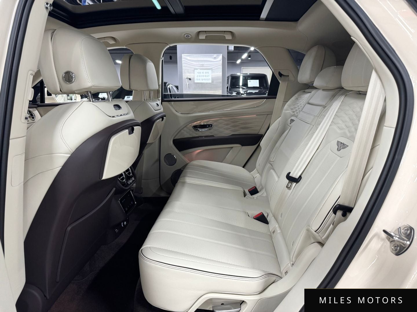 Bentley Bentayga 2024 — миниатюра 11