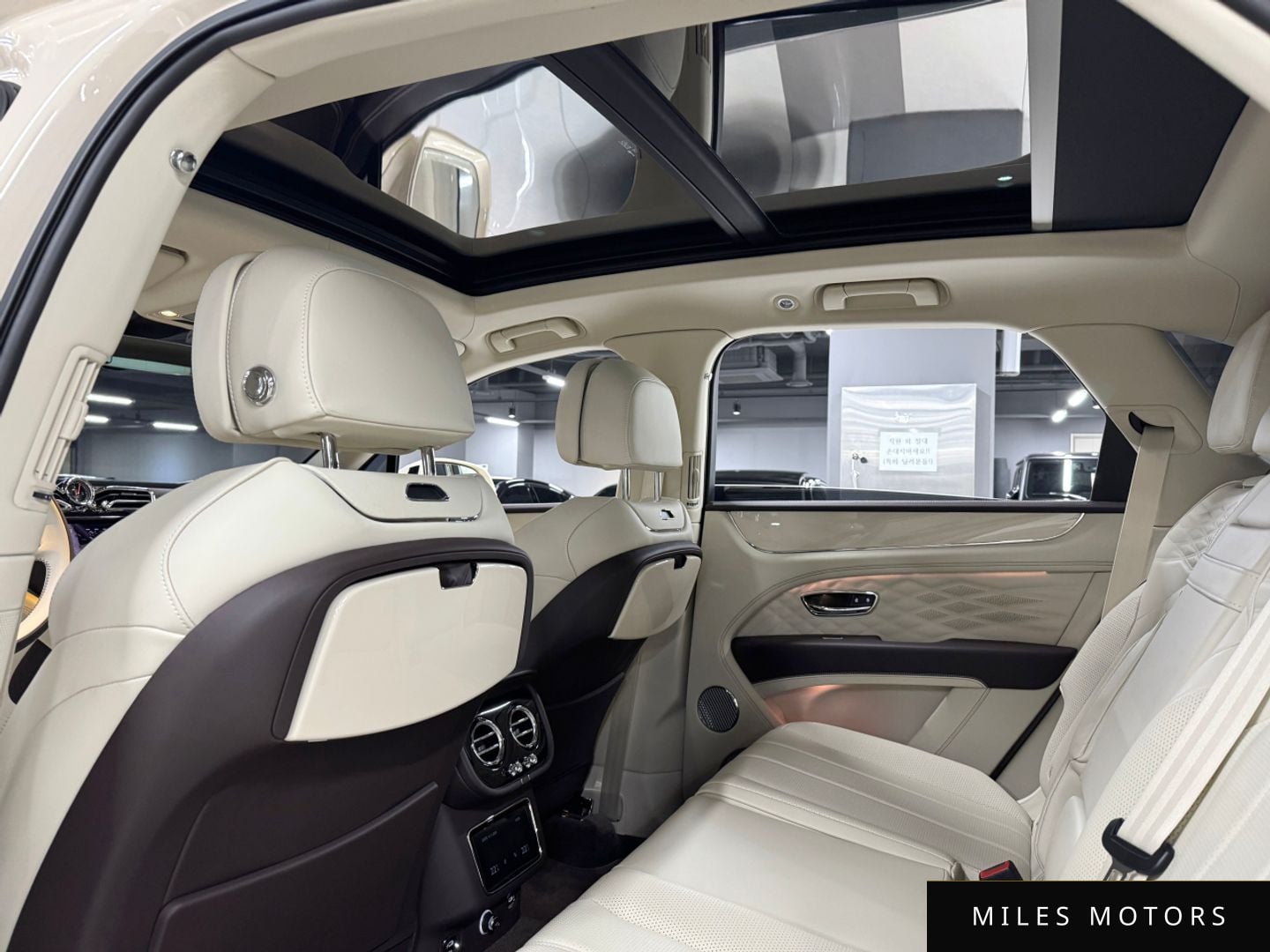 Bentley Bentayga 2024 — миниатюра 12