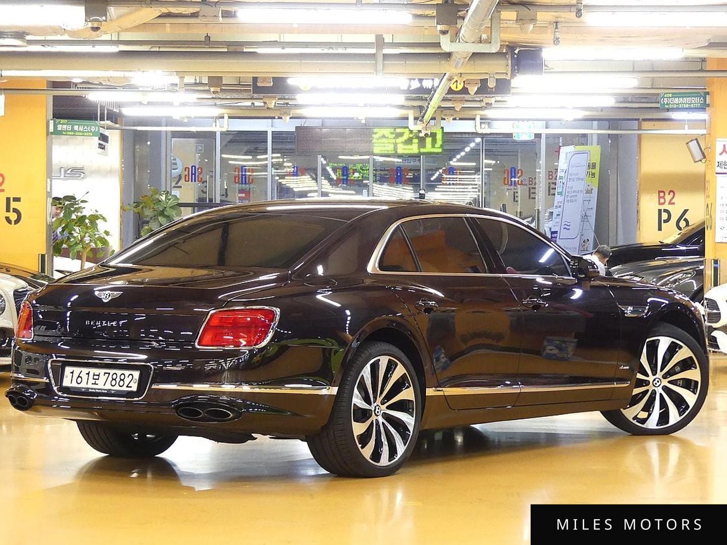 Bentley Flying Spur 2023 — миниатюра 4