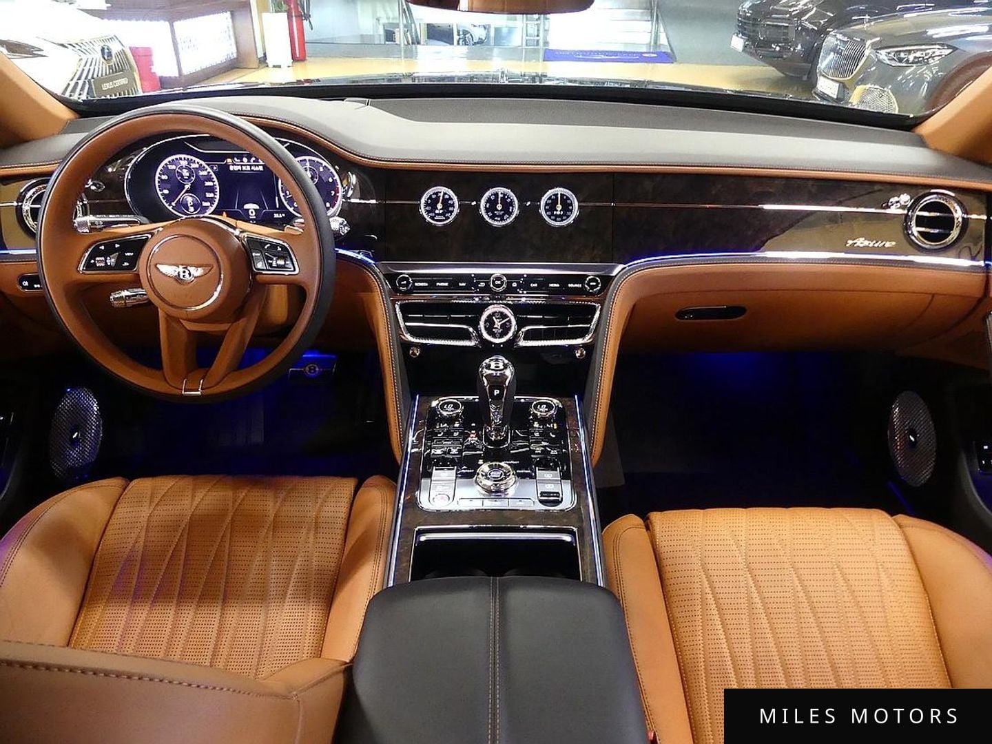 Bentley Flying Spur 2023 — миниатюра 7