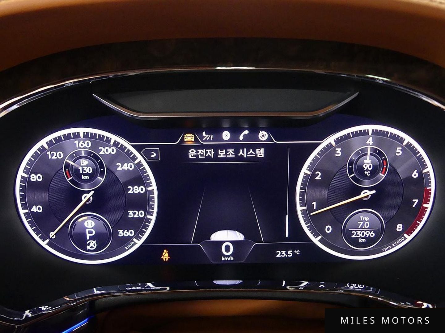 Bentley Flying Spur 2023 — миниатюра 8