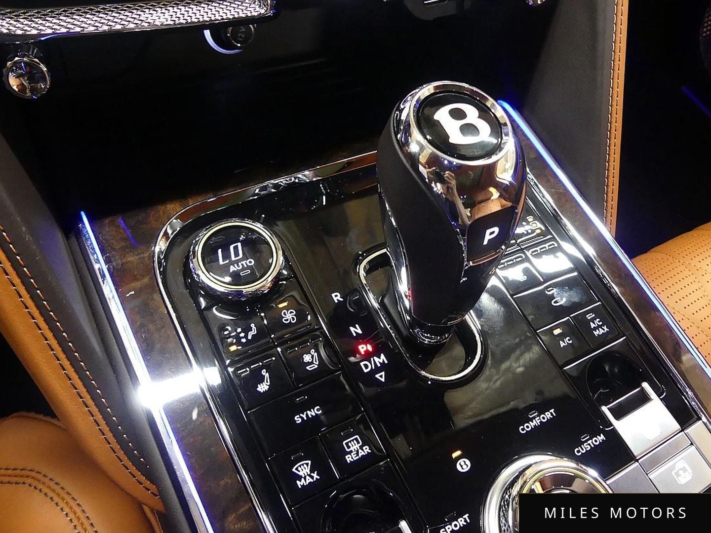 Bentley Flying Spur 2023 — миниатюра 9