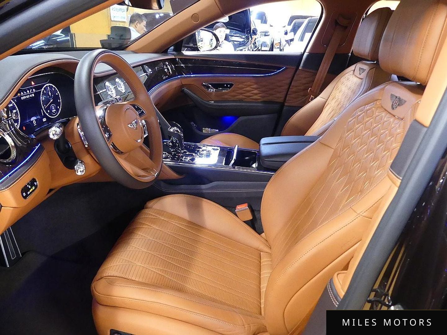 Bentley Flying Spur 2023 — миниатюра 10