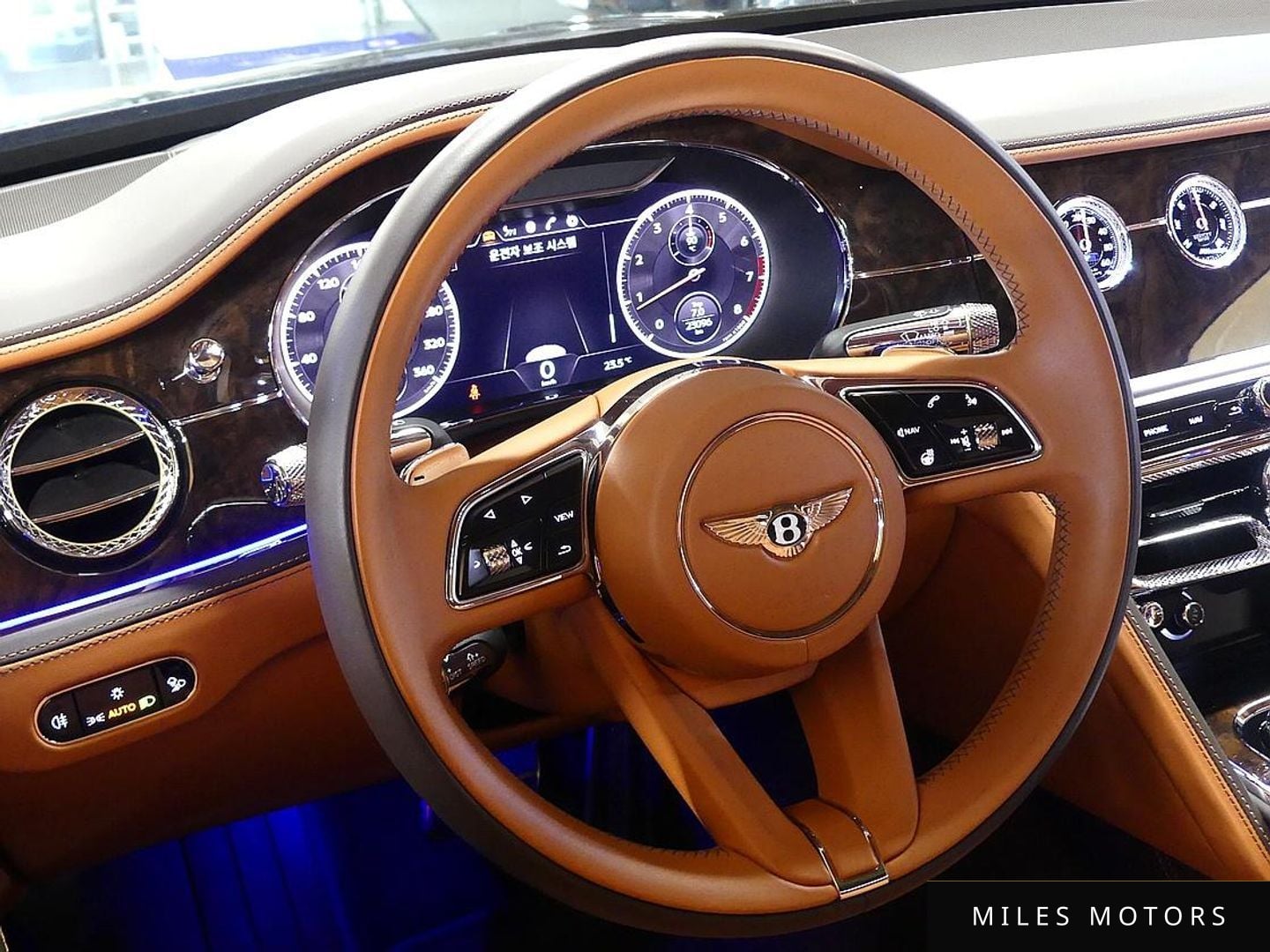 Bentley Flying Spur 2023 — миниатюра 12