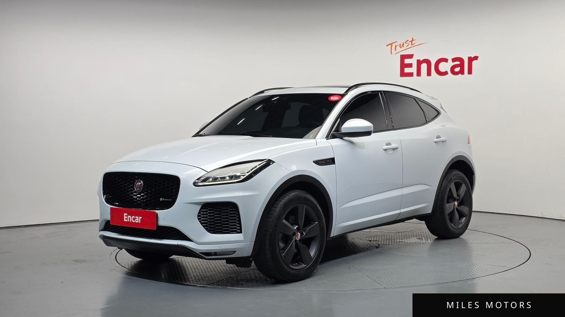 Jaguar E-PACE 2020 — фото 1 из 12