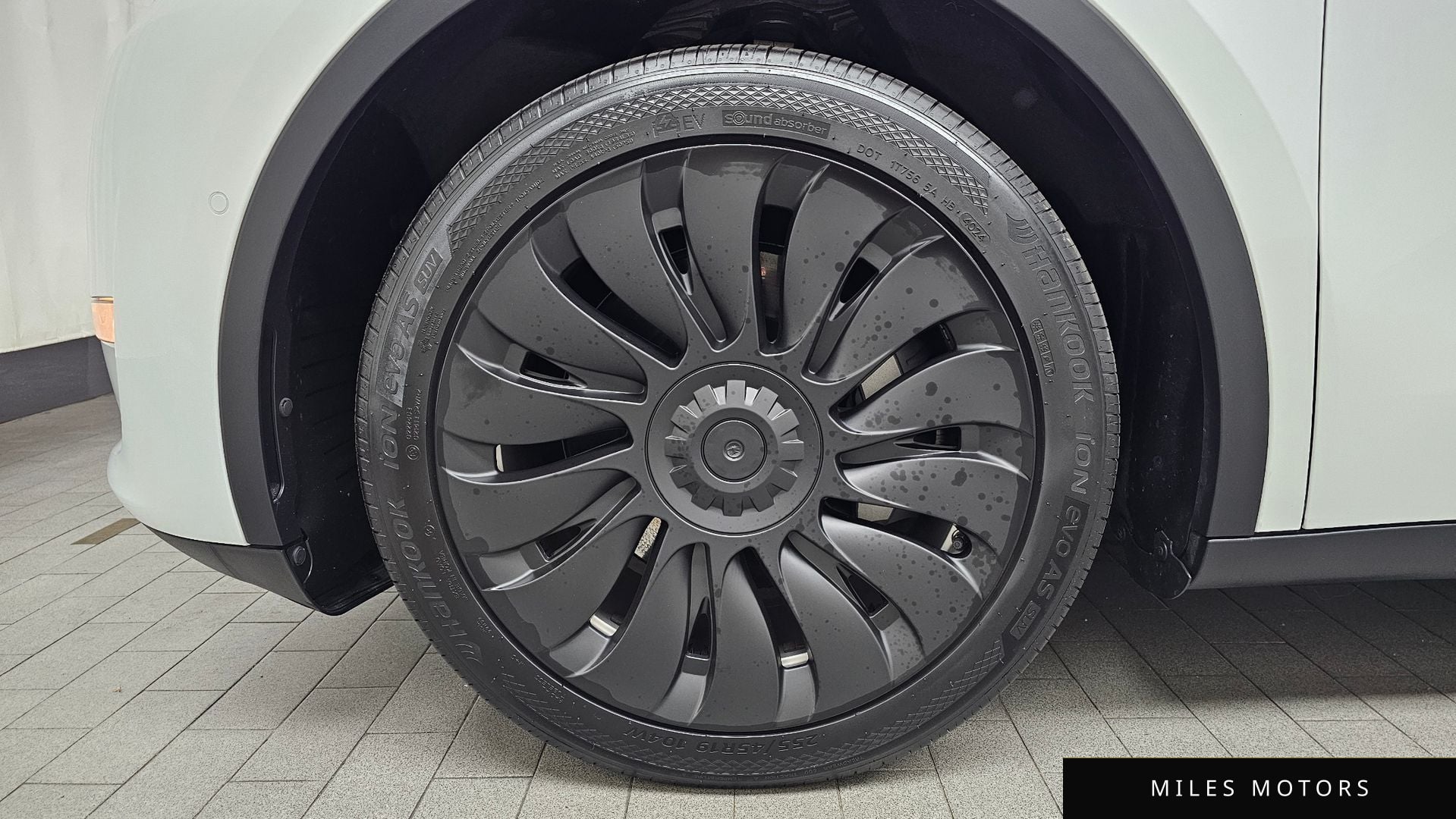 Tesla Model Y 2021 — миниатюра 5