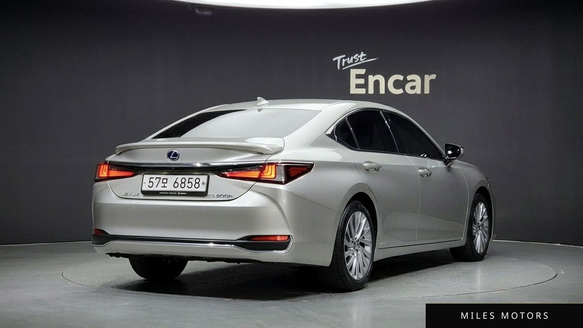Лексус ES300h 2019 — миниатюра 2