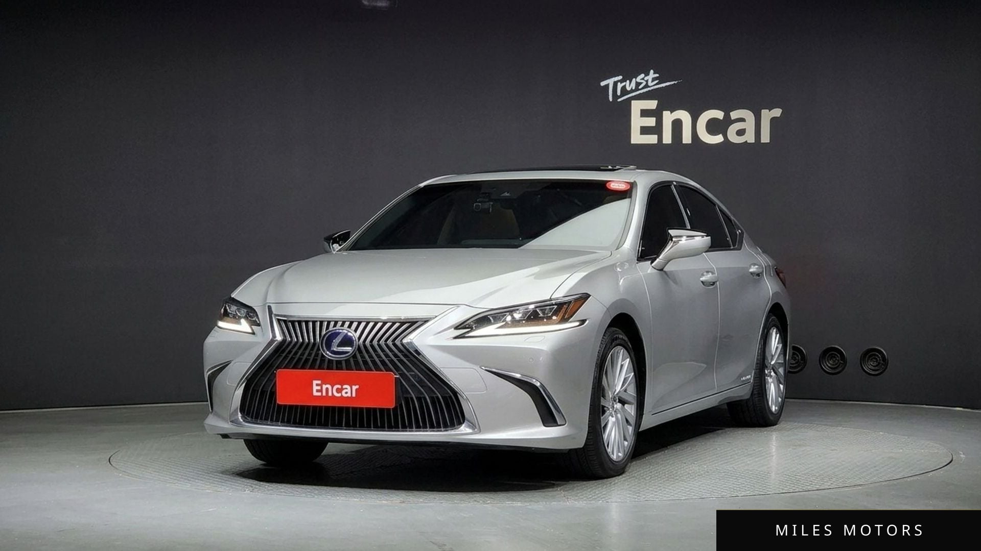 Лексус ES300h 2019 — миниатюра 3