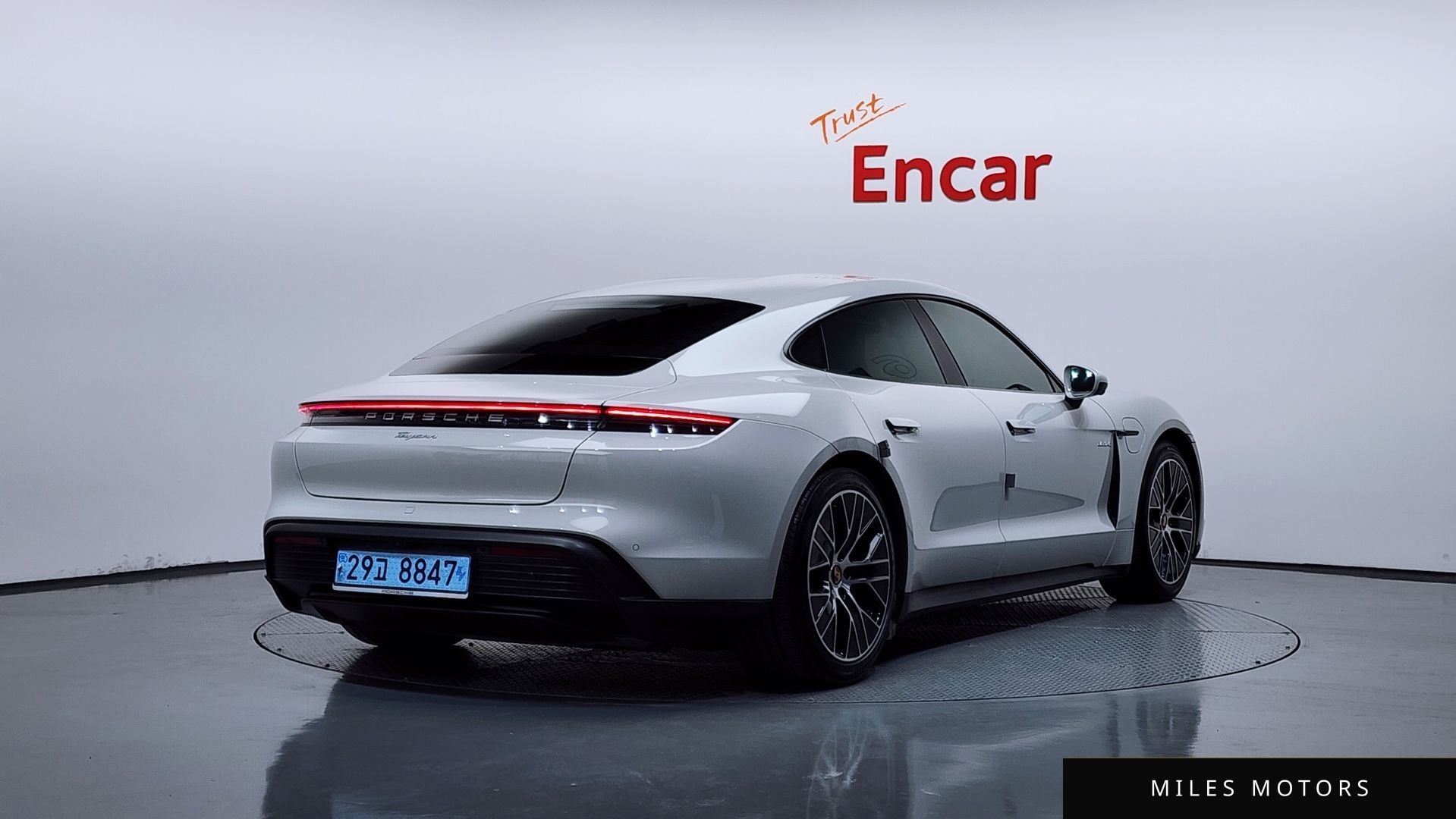 Porsche Taycan 2022 — миниатюра 2