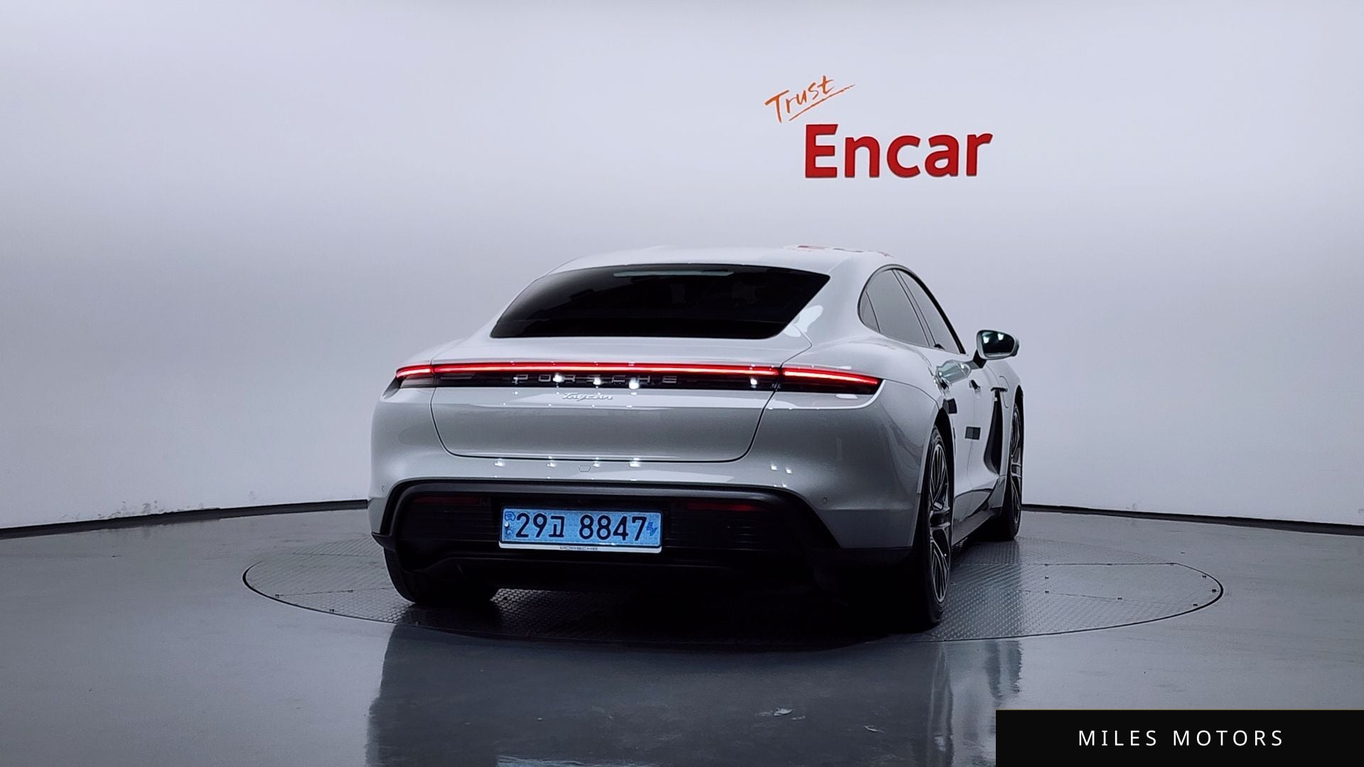 Porsche Taycan 2022 — миниатюра 4