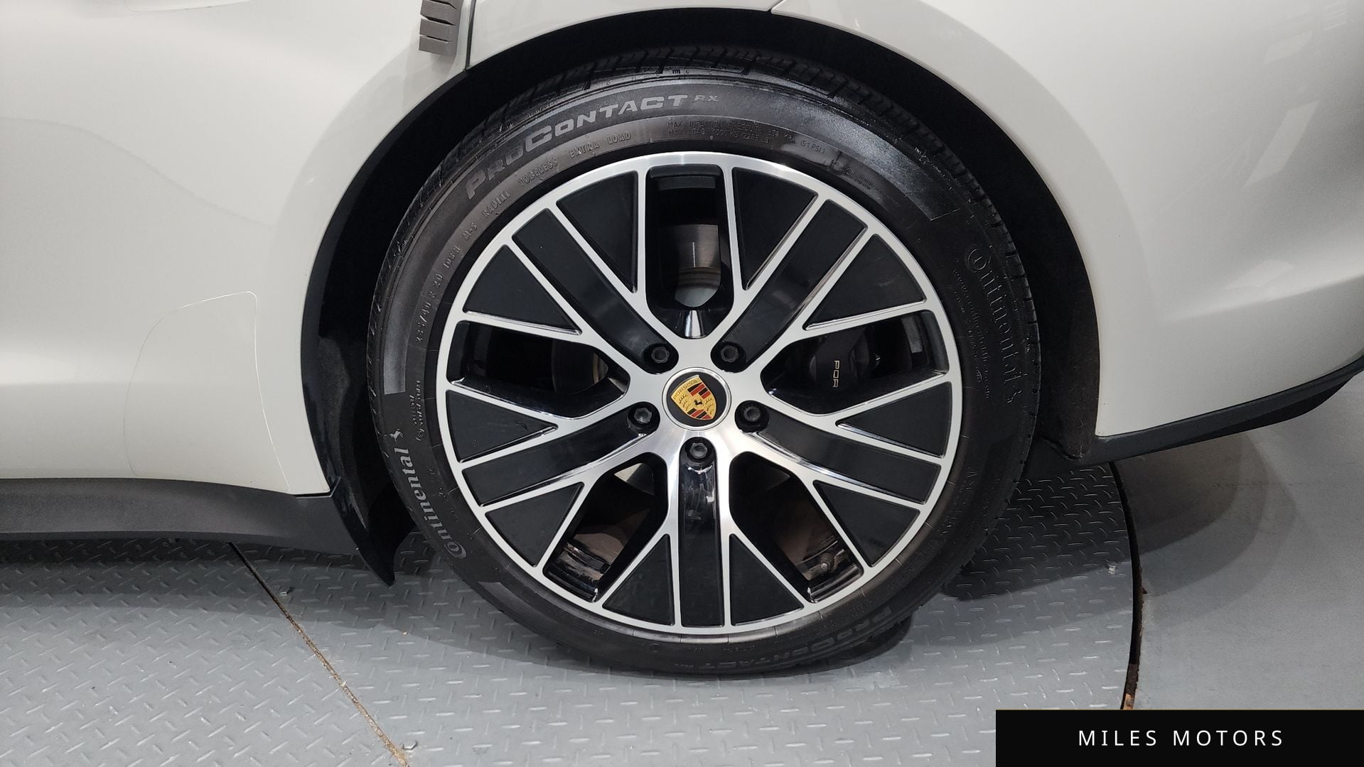 Porsche Taycan 2022 — миниатюра 7