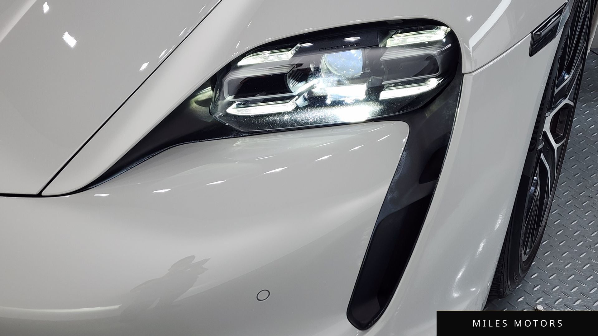 Porsche Taycan 2022 — миниатюра 8
