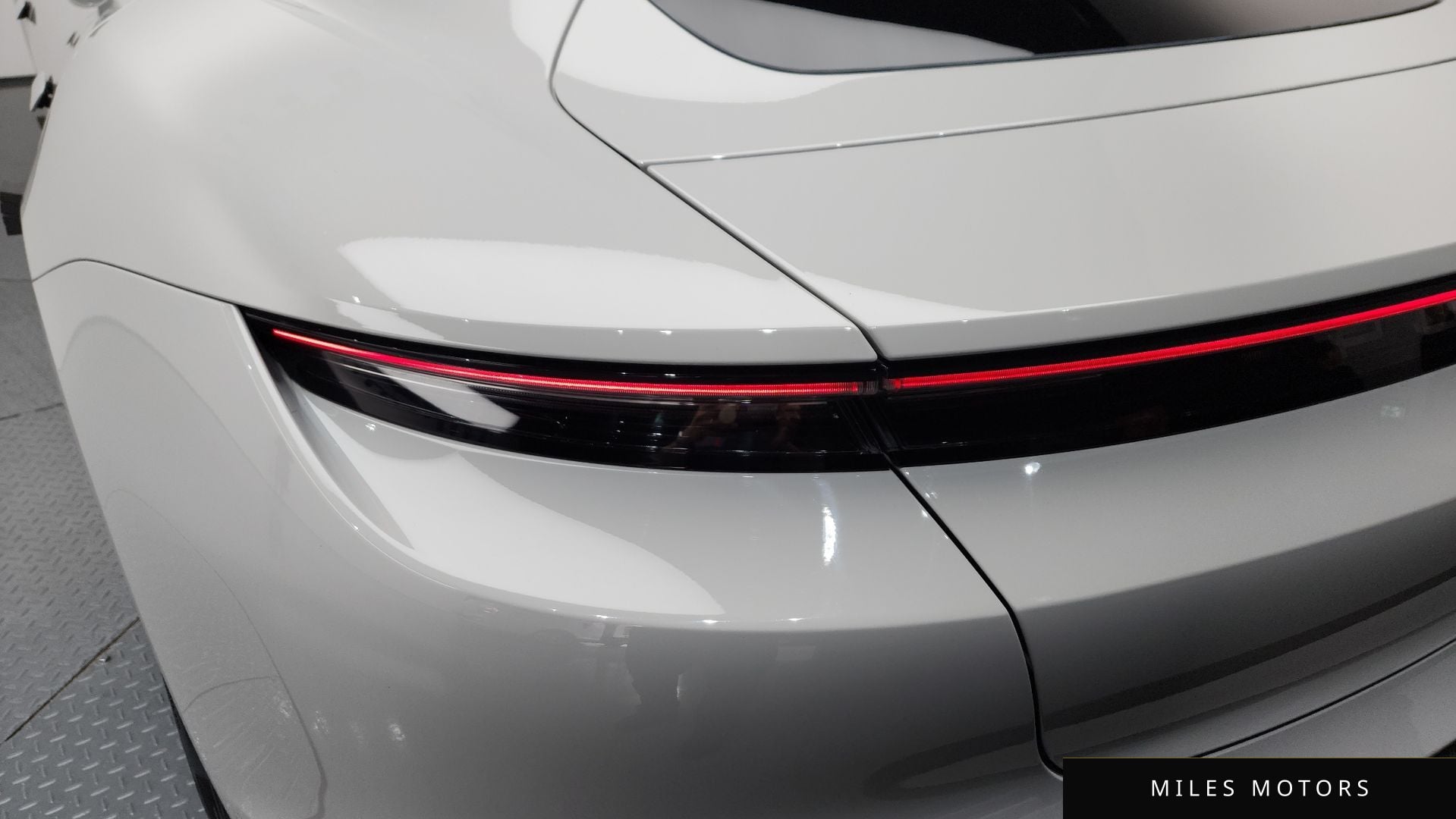 Porsche Taycan 2022 — миниатюра 9