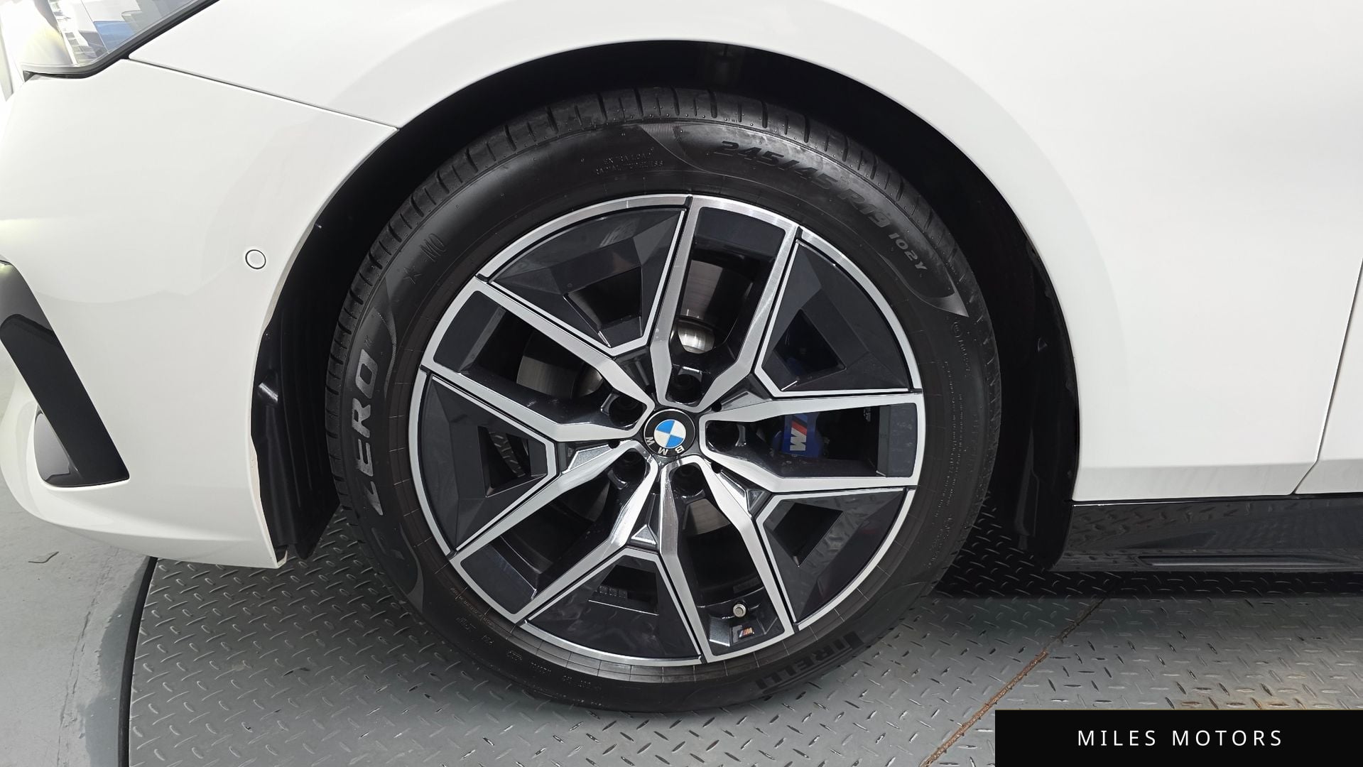 BMW 5 Series (G60) 2024 — миниатюра 4