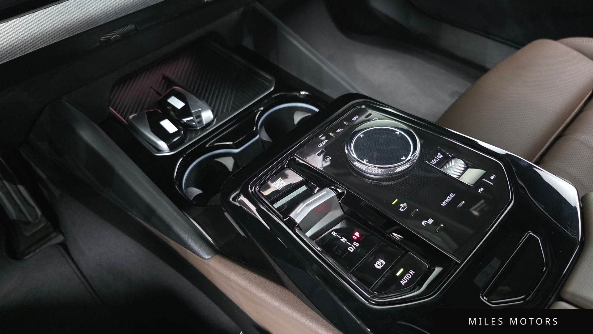 BMW 5 Series (G60) 2024 — миниатюра 11