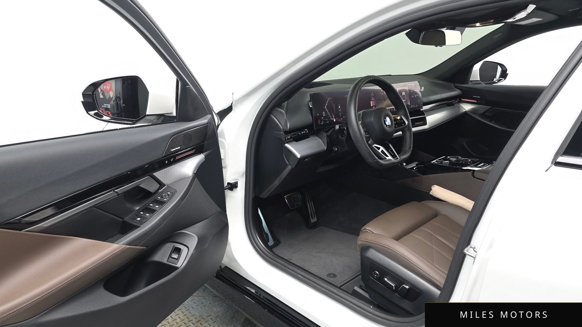 BMW 5 Series (G60) 2024 — миниатюра 12