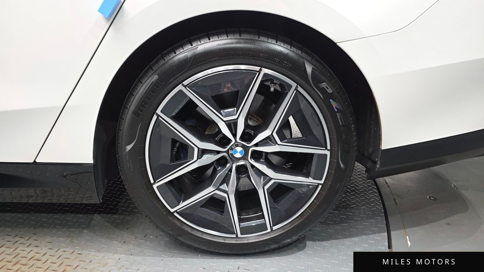 BMW 5 Series (G60) 2024 — миниатюра 6