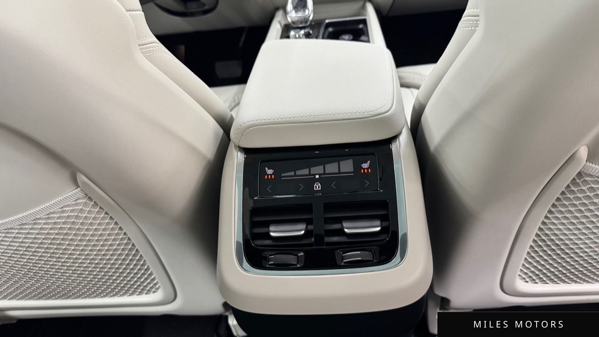 Volvo XC60 2026 — миниатюра 11