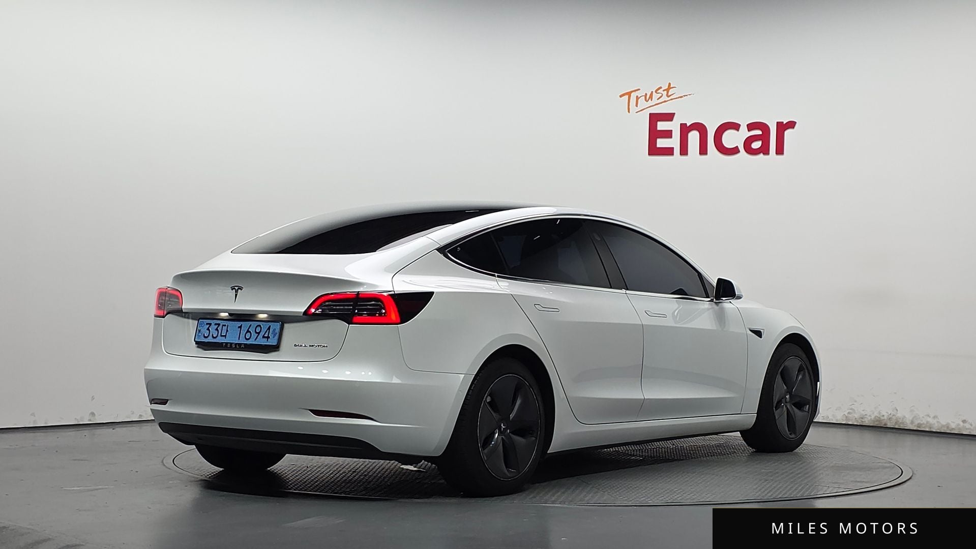 Tesla Model 3 2020 — миниатюра 2