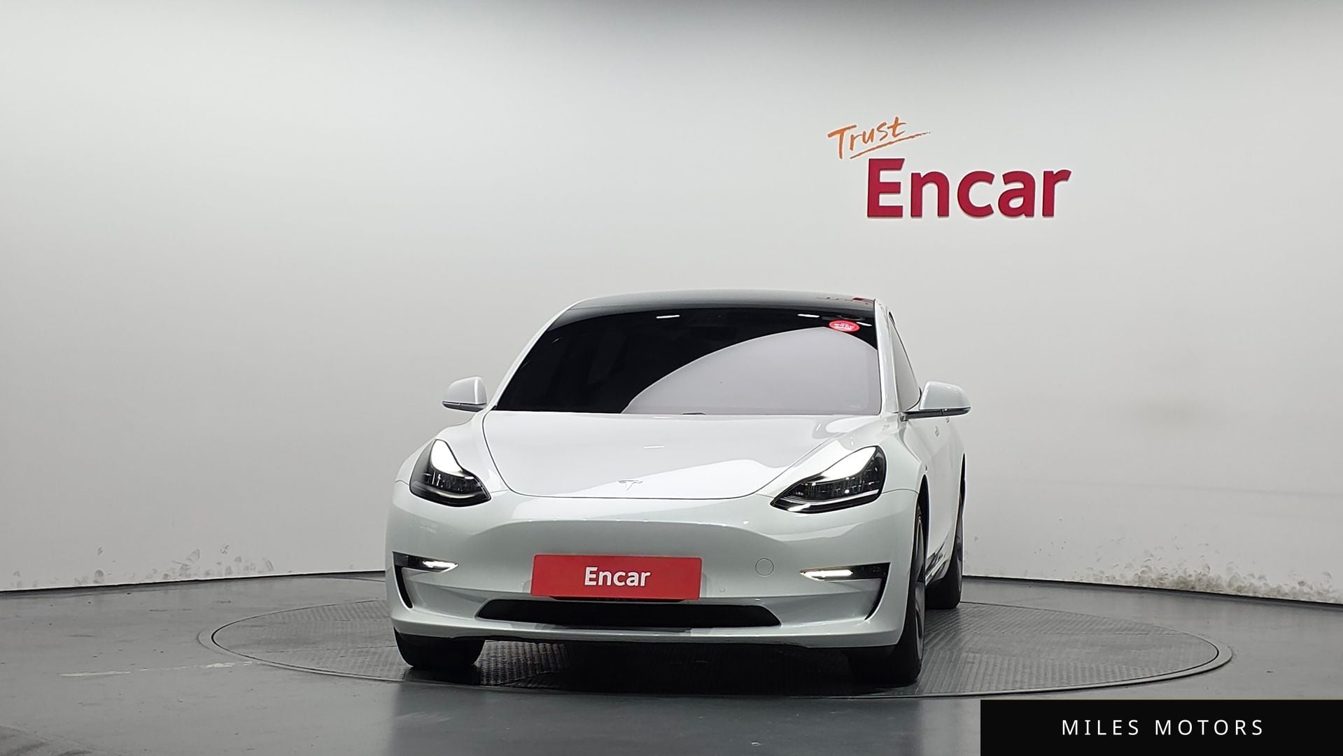 Tesla Model 3 2020 — миниатюра 3