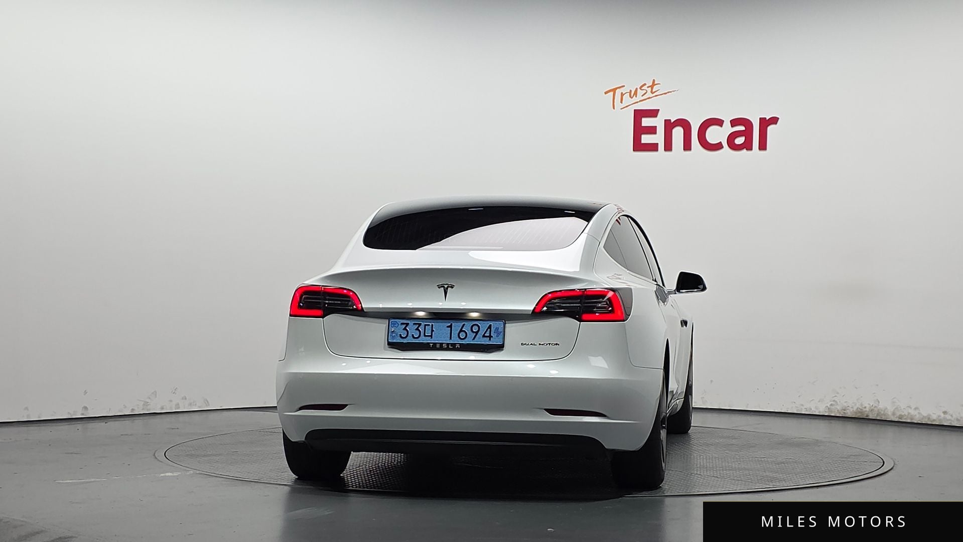 Tesla Model 3 2020 — миниатюра 4