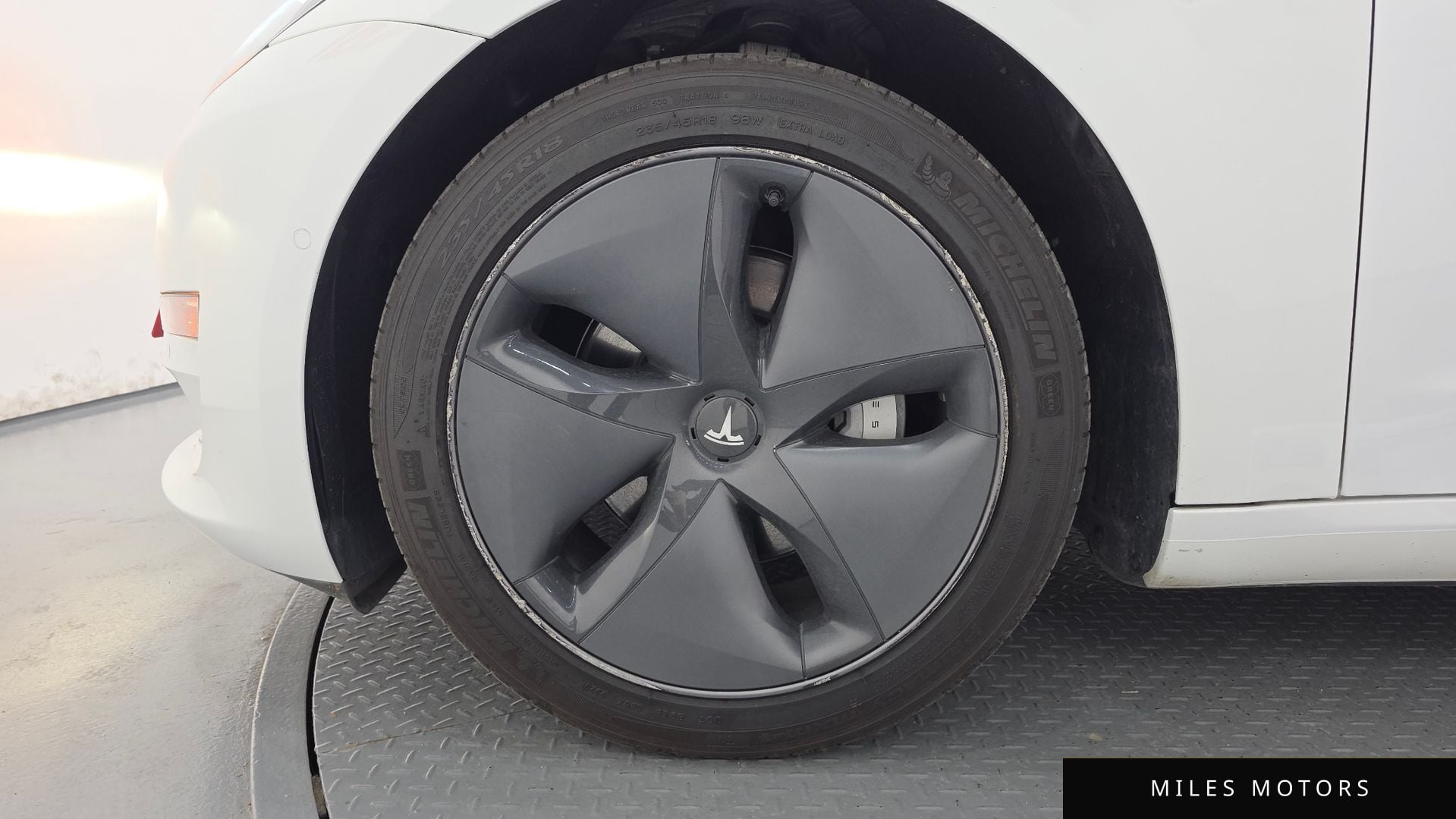 Tesla Model 3 2020 — миниатюра 5
