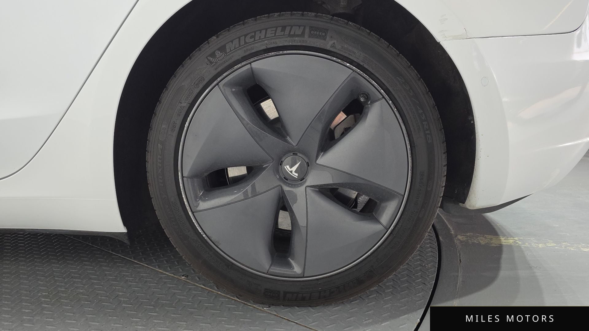 Tesla Model 3 2020 — миниатюра 7