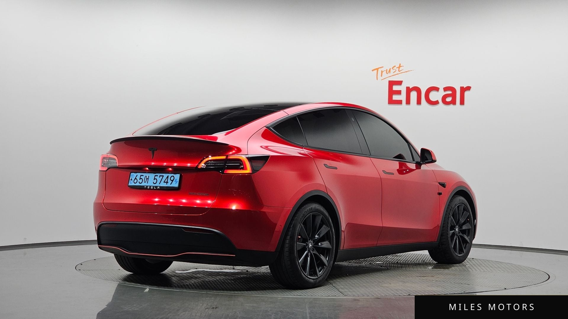 Tesla Model Y 2021 — фото 1 из 12