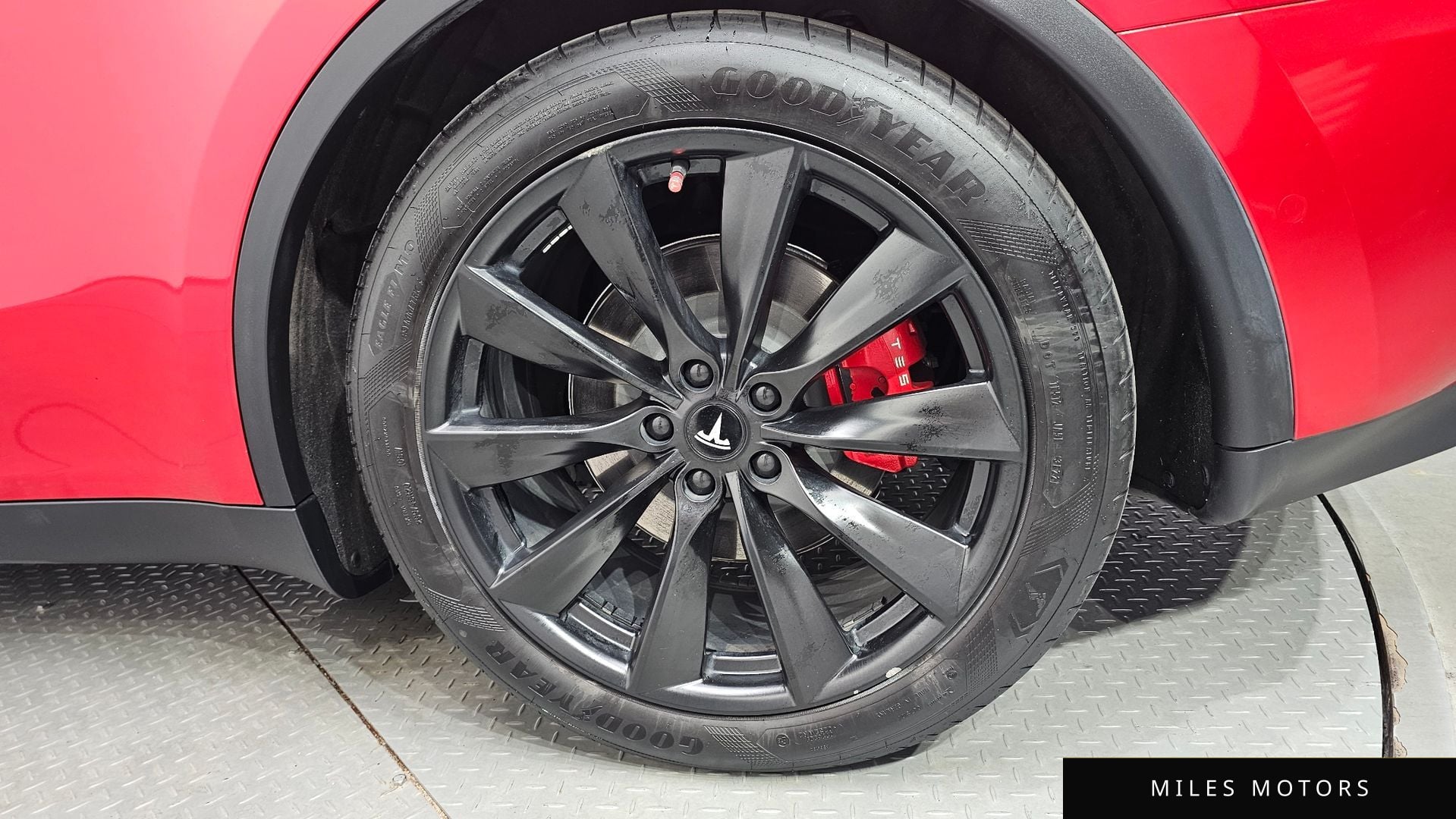 Tesla Model Y 2021 — миниатюра 6