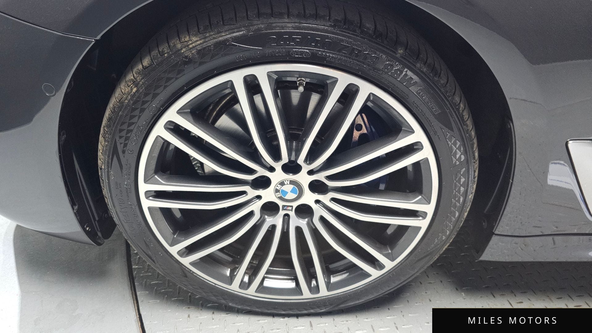 BMW 5 Series (G30) 2019 — миниатюра 4